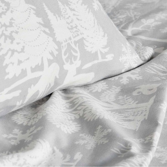 Winter Wonderland Frosted Forest Duvet and two pillowcases from Pottery Barn - Picture 4 of 4